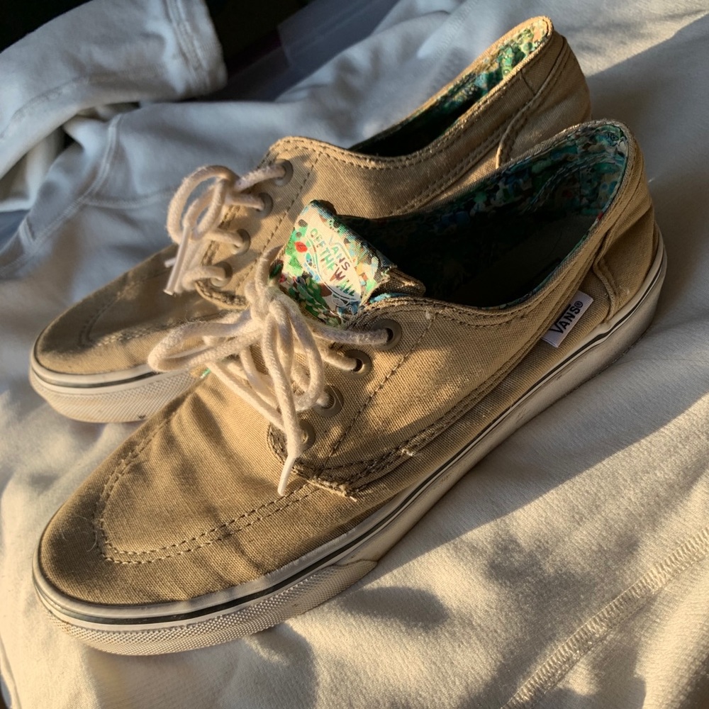Vans off the wall boat shoes